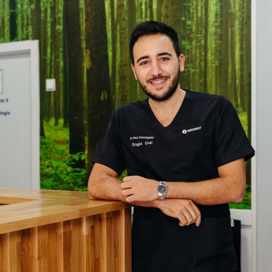 Dr. Paco Dominguez Moreno, Dentista